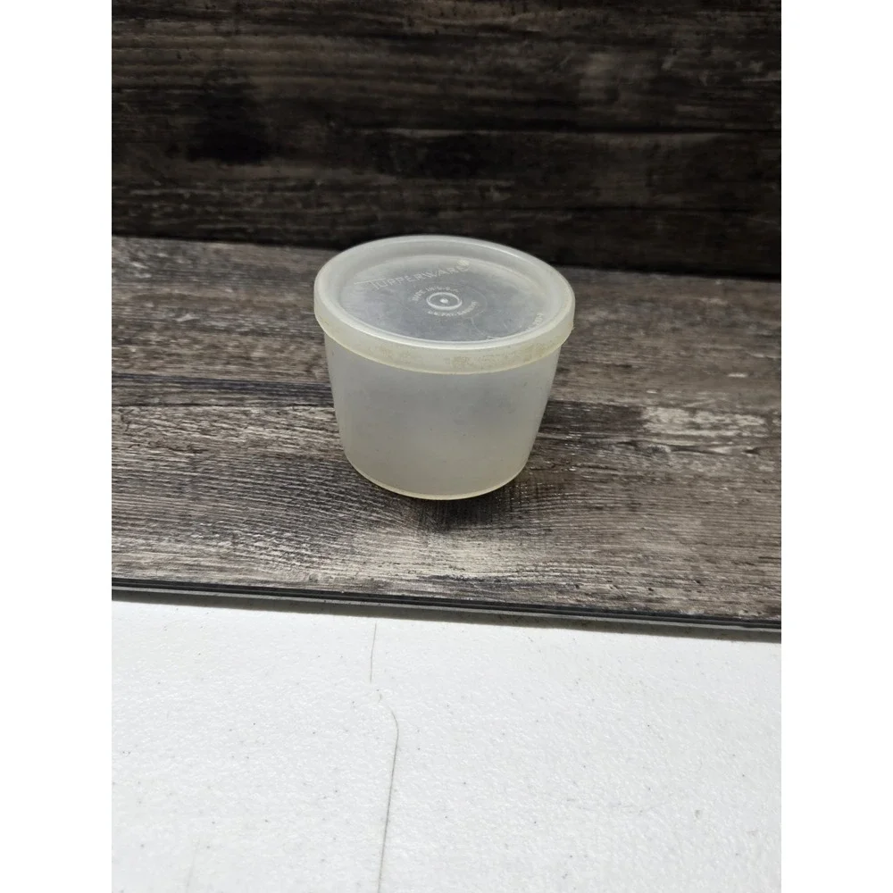 Vintage Tupperware Container‎  #123-6 With A #297-29 Lid Tupper Seal Round